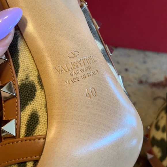 Valentino Garavani Rockstud 40MM Calf Hair Ankle Strap Pump Size 40 - Picture 7 of 7